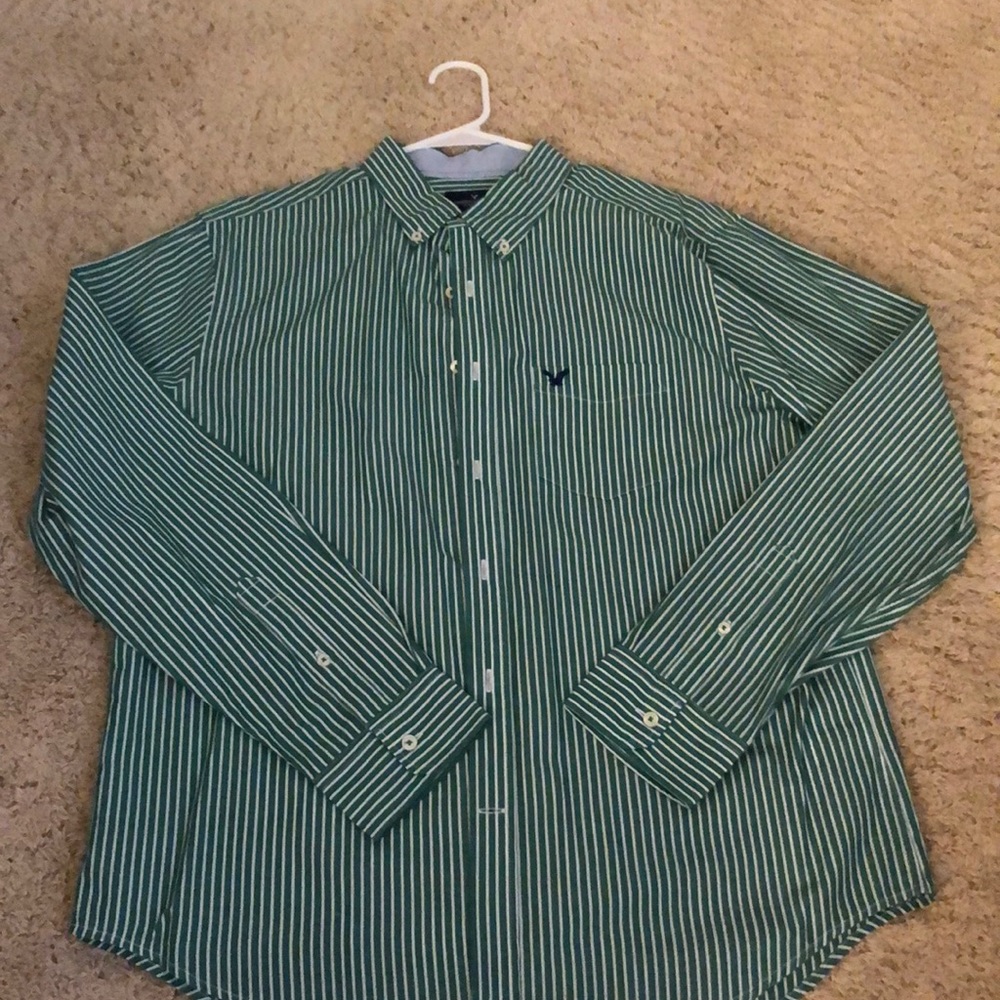 American Eagle Button up